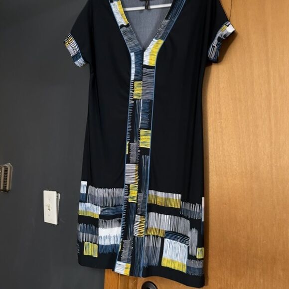 BCBGMaxazria Dress Vneck Shift Dress Size Medium Tribal Black - Picture 5 of 9